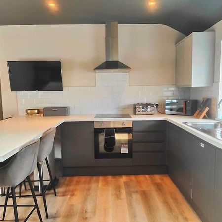 Sloane Modern 2 Bedroom Seafront Apartment Blackpool Eksteriør billede