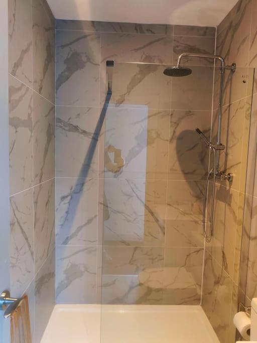 Sloane Modern 2 Bedroom Seafront Apartment Blackpool Eksteriør billede