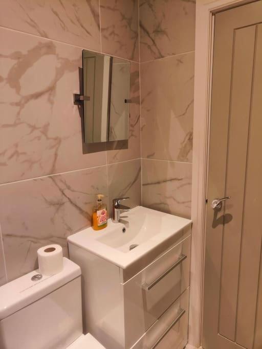 Sloane Modern 2 Bedroom Seafront Apartment Blackpool Eksteriør billede