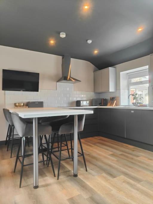 Sloane Modern 2 Bedroom Seafront Apartment Blackpool Eksteriør billede